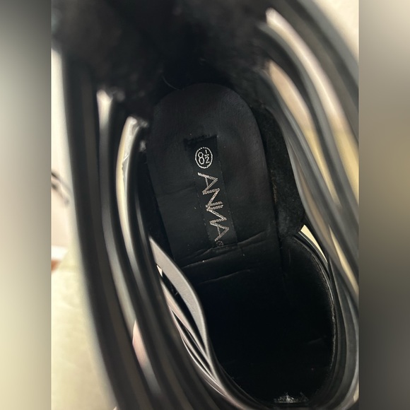 ANINA black strappy heel shoe with zipper in back. Size 8.5 - Picture 6 of 7